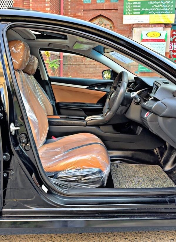 Honda Civic Oriel 1.8 i-VTEC CVT 2018 photo 3