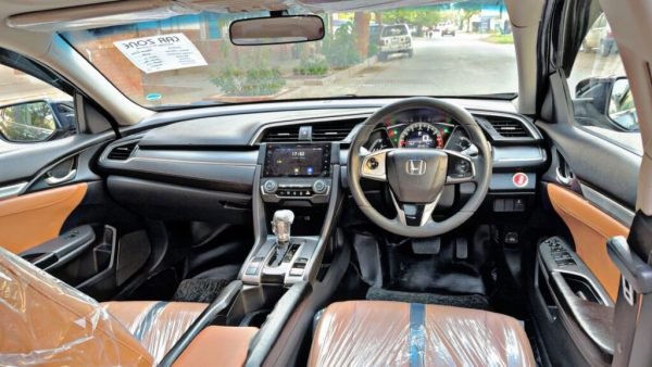 Honda Civic Oriel 1.8 i-VTEC CVT 2018 photo 2
