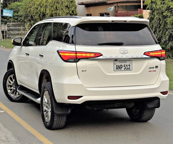 Toyota Fortuner 2.7 V 2021 photo 4