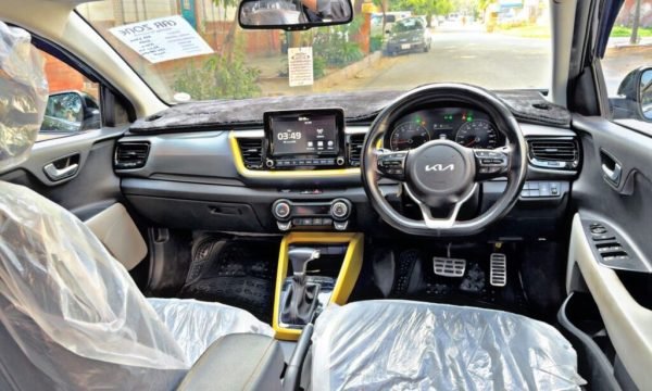 Kia Stonic EX+ 2024 photo 2